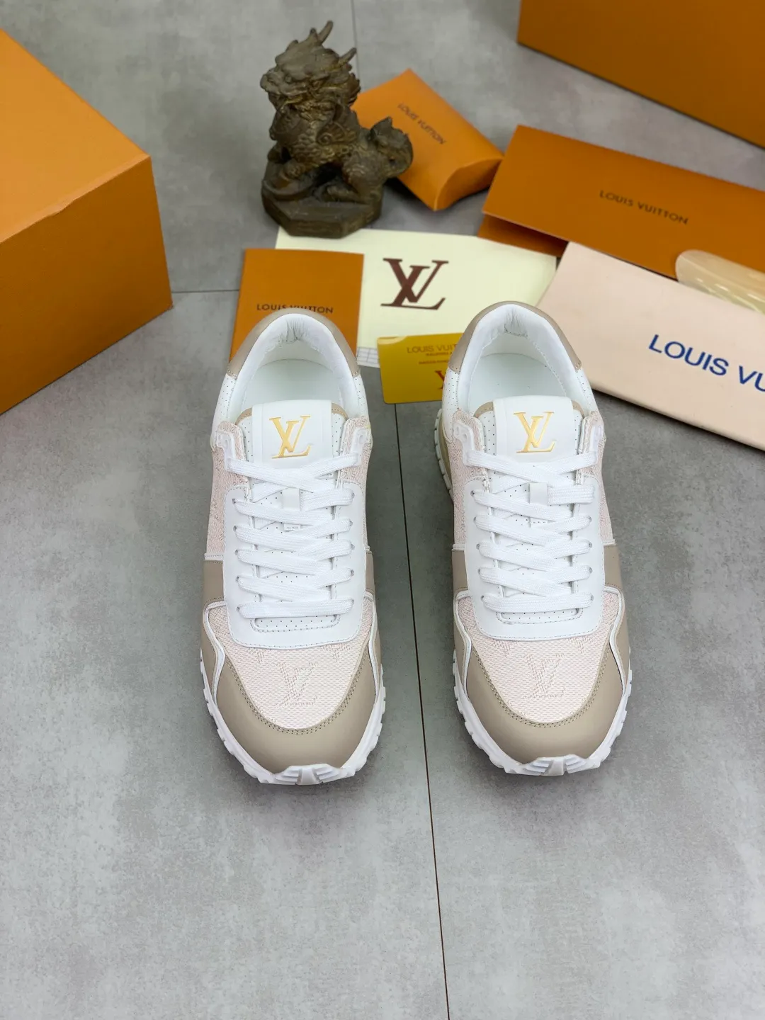 Men's men's shoes 💰P680 new style 💶[LOUIS VUITTON] (original order) new style 🍀LV Louis Vuitton * - top version of LV classic trendy shoes! Made of imported original cowhide and water-dyed cowhide lining. The latest original wear-resistant rubber combination outsole! High quality products! Multiple colors available, code number: 38-44 (45 46 customized)